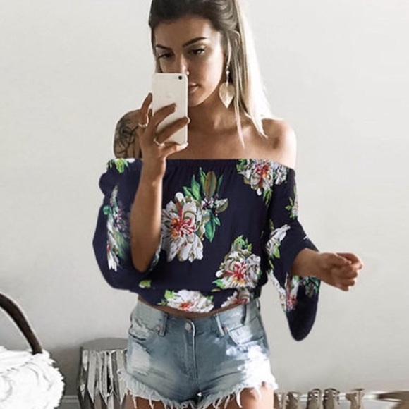 Navy Rio Crop - Picture 1 of 2